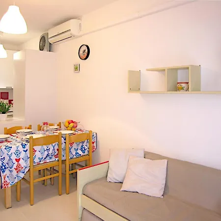 Urano With A Family Bedroom For 4 People And Private Locked Garage Διαμέρισμα *