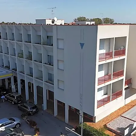 Urano With A Family Bedroom For 4 People And Private Locked Garage Διαμέρισμα *
