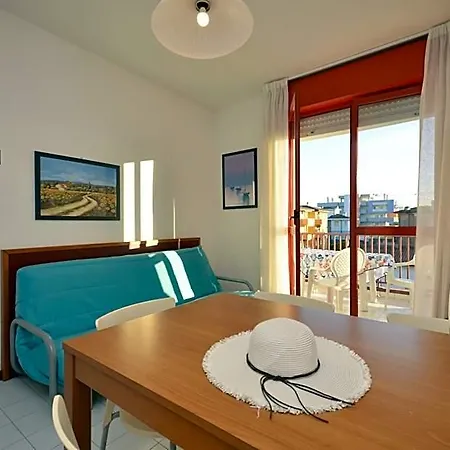 Urano With A Family Bedroom For 4 People And Private Locked Garage Apartament