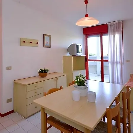 Urano With A Family Bedroom For 4 People And Private Locked Garage Apartament
