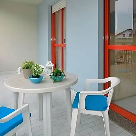 Apartament Urano With A Family Bedroom For 4 People And Private Locked Garage Bibione