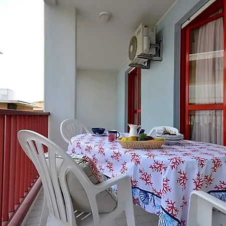 Urano With A Family Bedroom For 4 People And Private Locked Garage Apartament Bibione