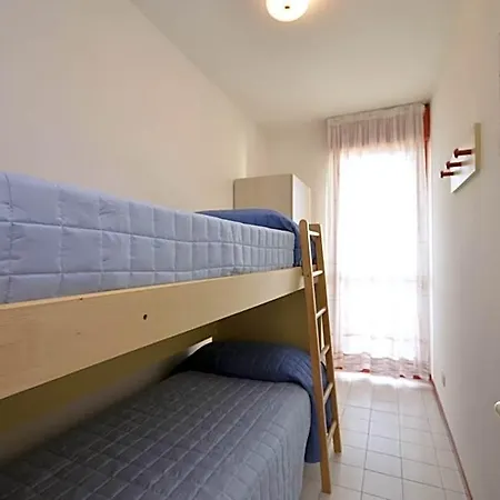 Urano With A Family Bedroom For 4 People And Private Locked Garage Apartament *