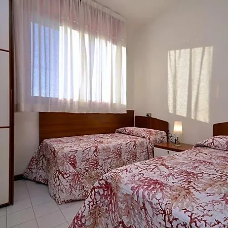 Urano With A Family Bedroom For 4 People And Private Locked Garage Apartament *
